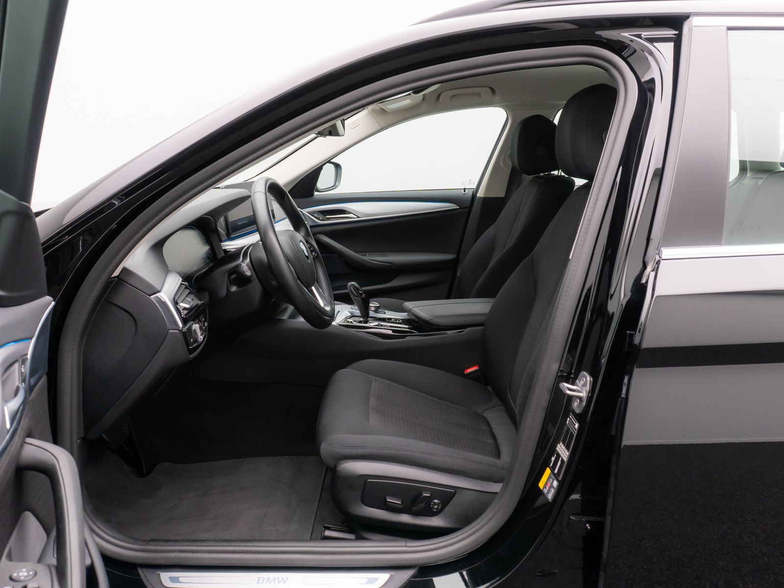 Fahrzeugabbildung BMW 520e Alarm Komfort PDC DAB GeschwindigReg 18Zoll