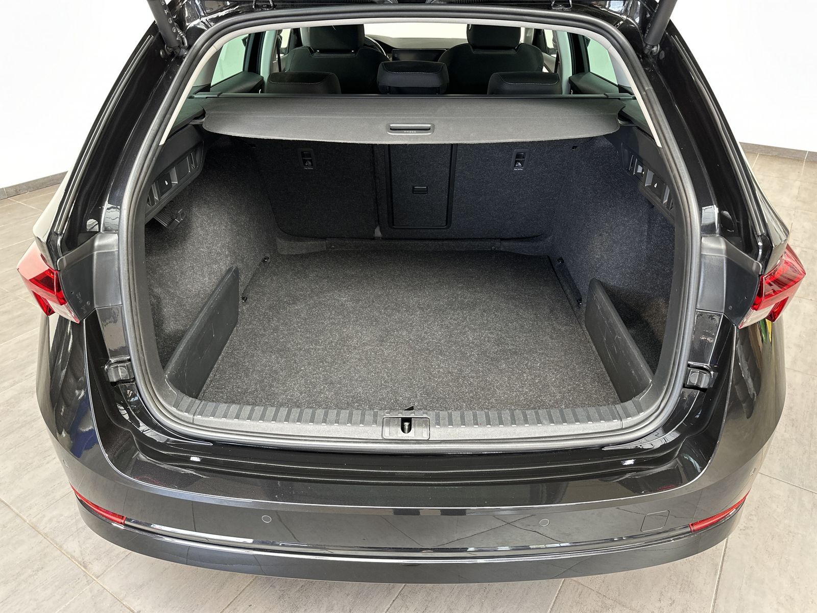 Fahrzeugabbildung SKODA Octavia Combi 2.0 TDI DSG Style NAV+LED+AHK+HUD