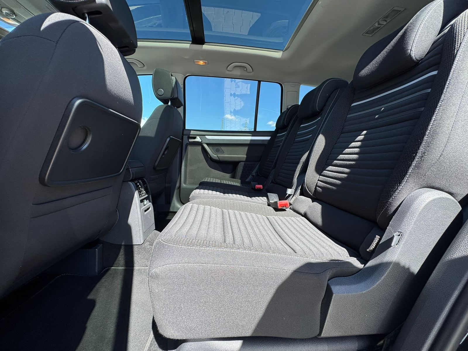 Fahrzeugabbildung Volkswagen Touran 2.0 TDI Cup PANO*BI-XENON*KLIMA*PDC*SHZ