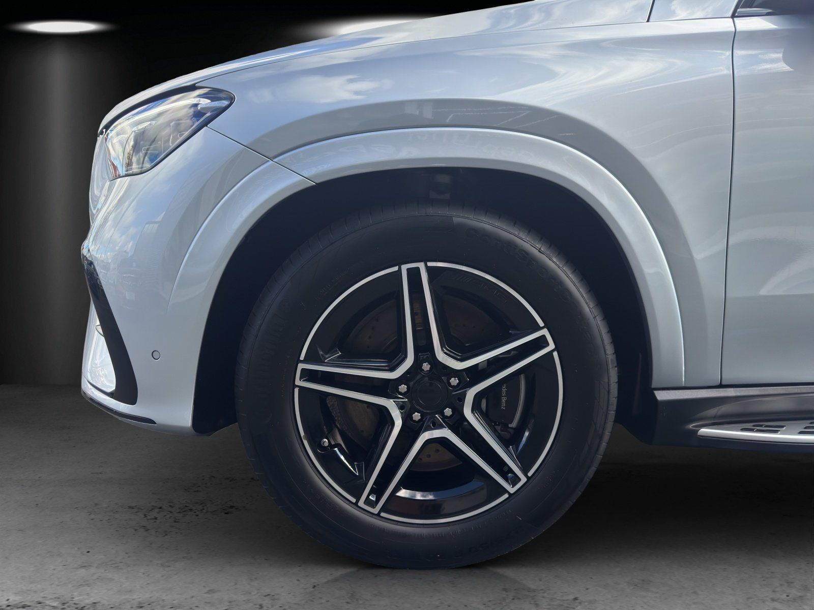 Fahrzeugabbildung Mercedes-Benz GLE400e AMG Prem AIRMATIC Carbon DISTR Pano MLED