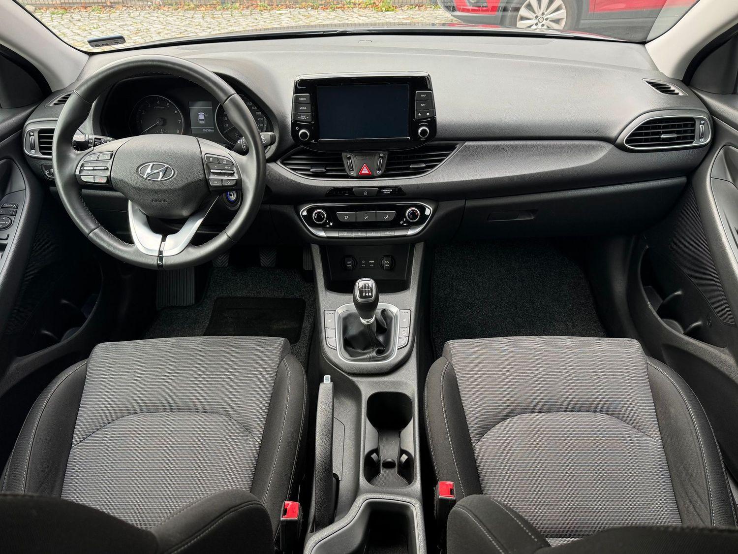 Hyundai i30 Select Kamera CarPlay Navi SHZ Tempom.