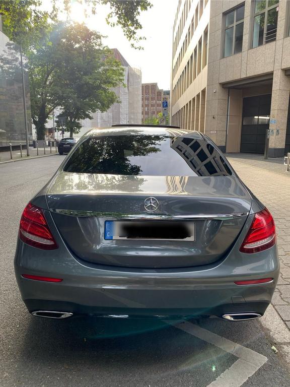 Mercedes-Benz E 220