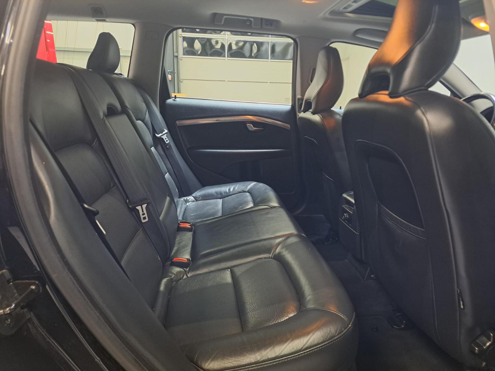 Volvo V70 2010 — photo 12