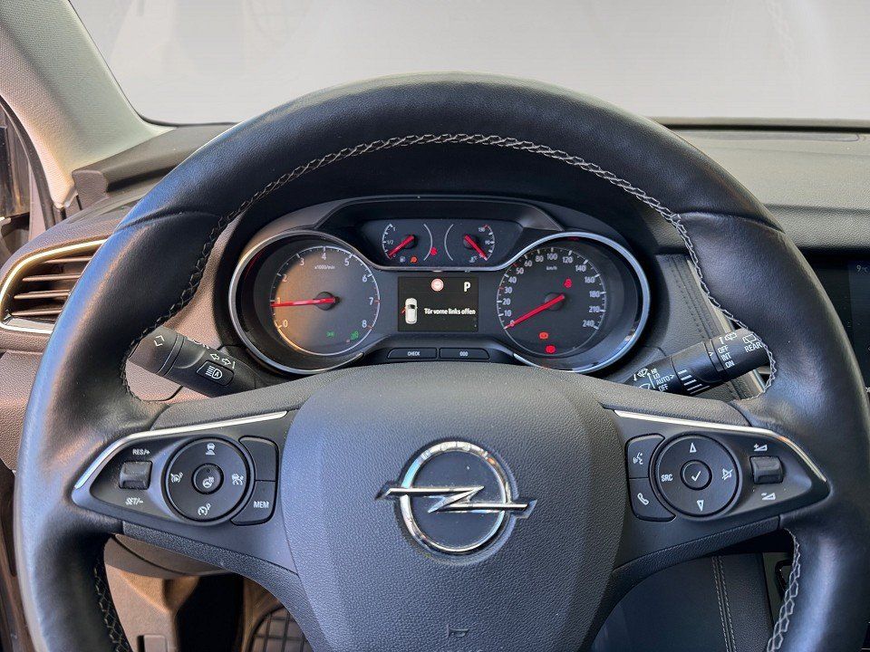 Fahrzeugabbildung Opel Grandland X 1.6 A/T Turbo Ultimate