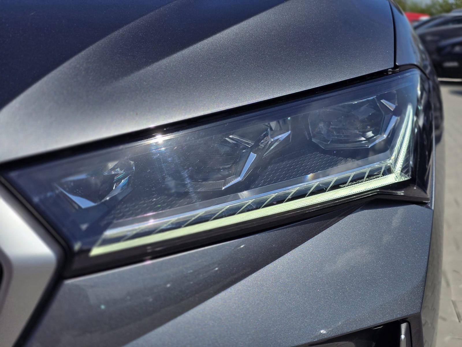 Fahrzeugabbildung SKODA Superb 2.0 TDI 4x4 Selection MATRIX*AHK*PANO*19"
