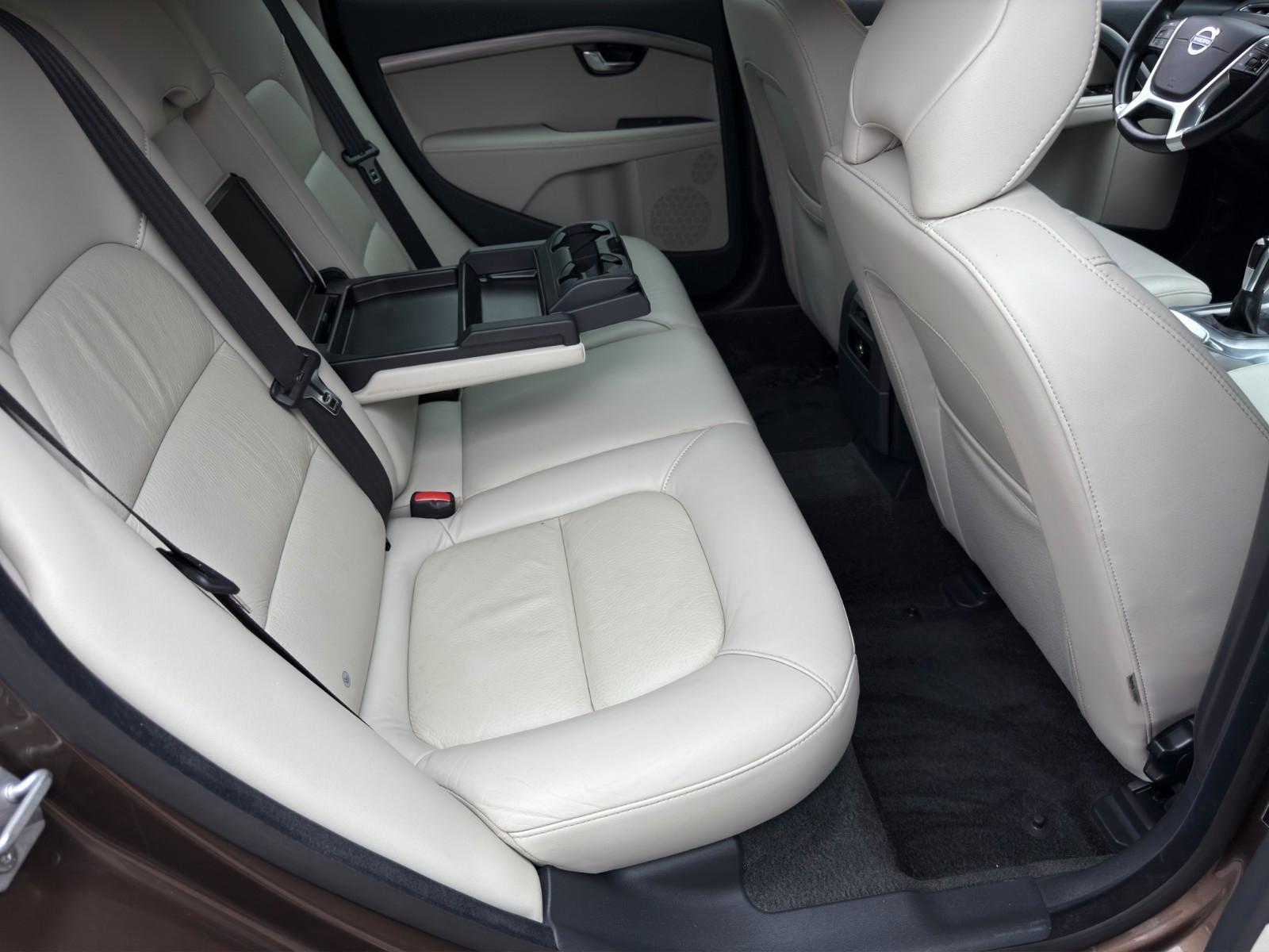 Volvo V70 D4 181 ch Summum • Cuir beige • GPS • Bi-Xénon • Webasto • Siège mémoire