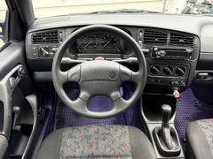 Fahrzeugabbildung Volkswagen Golf III 1.6 / 17" BBS Felgen Sportauspuff