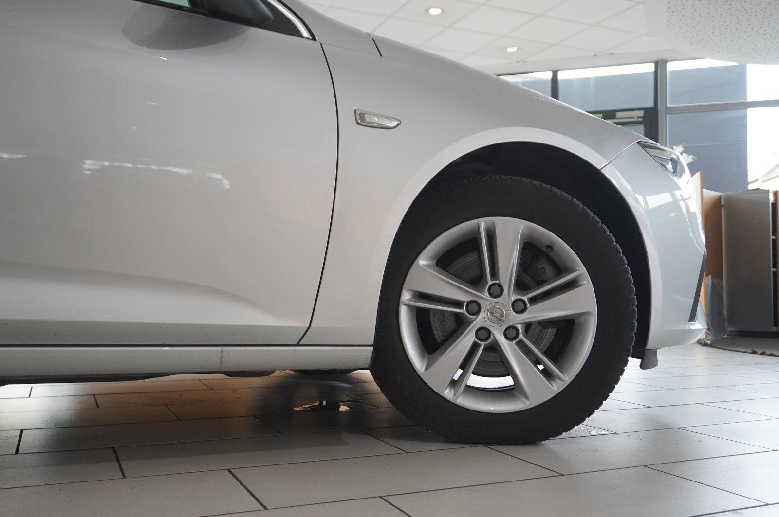 Fahrzeugabbildung Opel Insignia B ST 2.0T ELEGANCE NAVI/LED/VIRT./DAB+