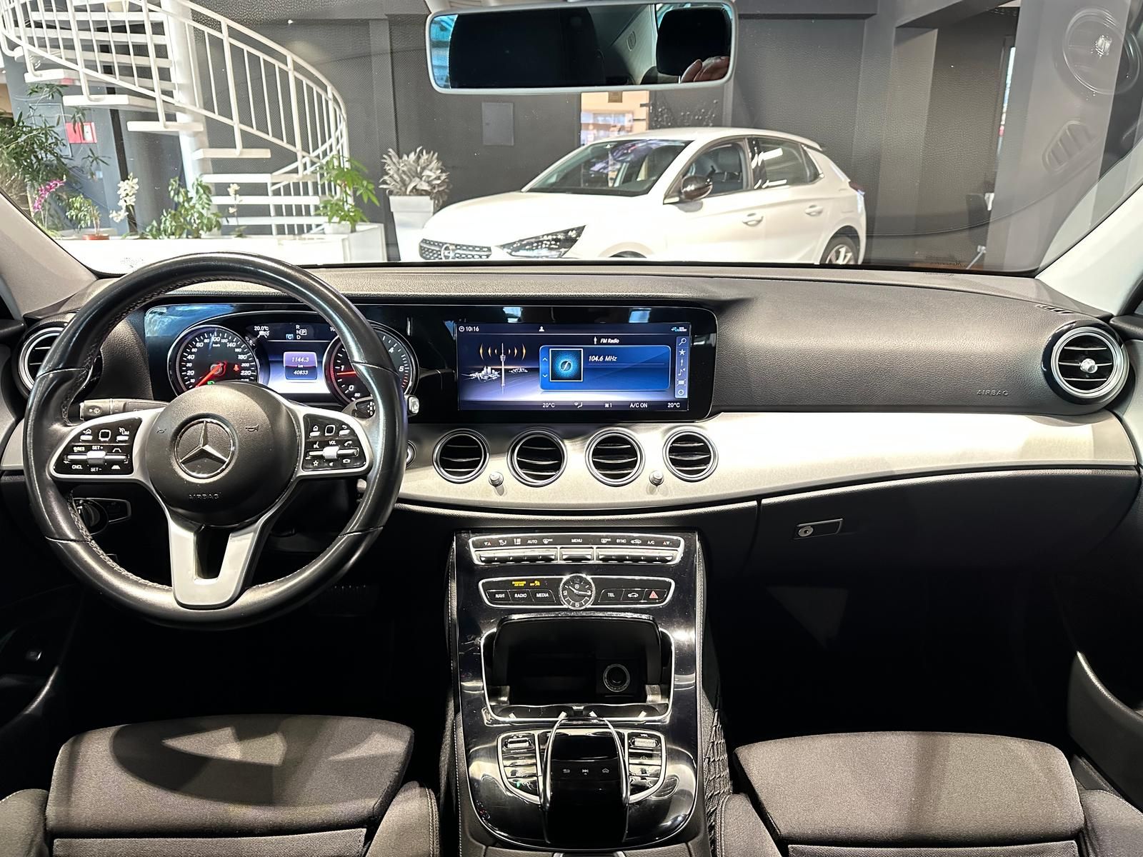 Mercedes-Benz E 220 LIMOUSINE AVANTGARDE DISTRONIC COMAND 360° foto 16