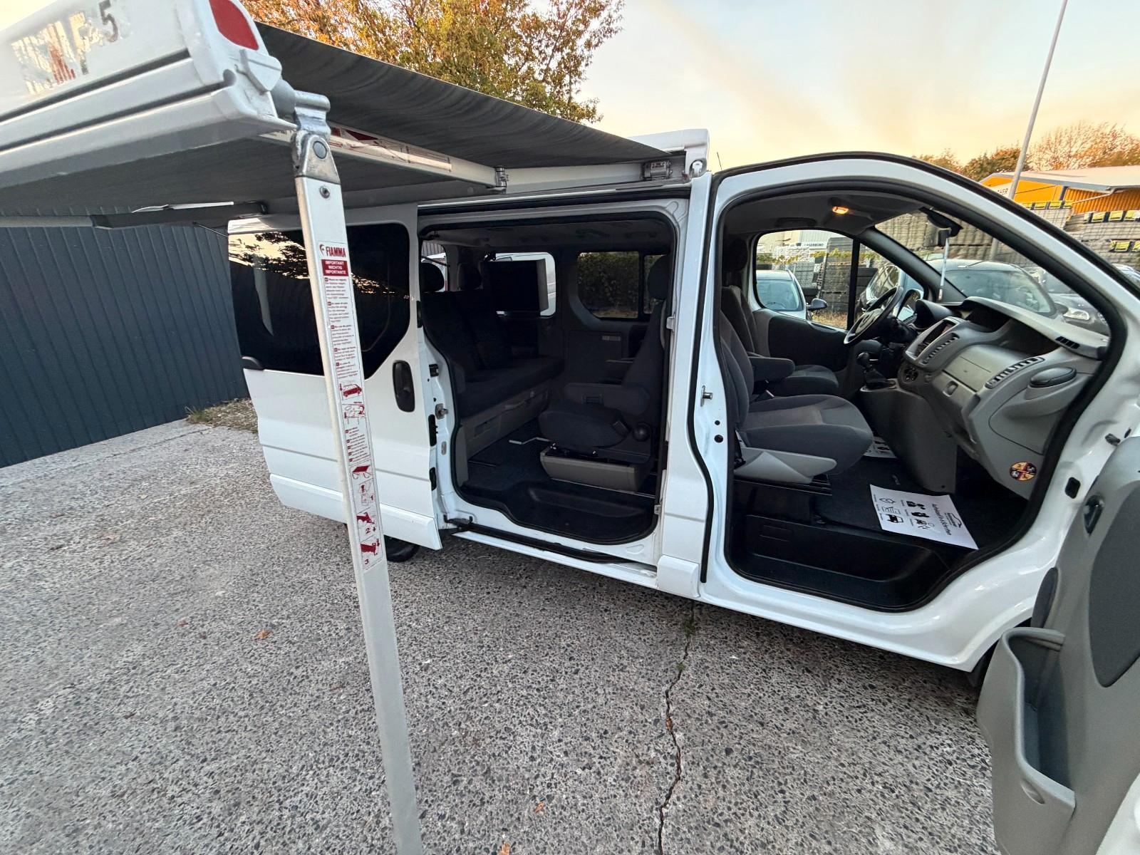 Opel Vivaro Life Cosmo Westfalia 2.5 CDTI 145 ch BVM / 7 places / Couchage + Table / Store / Chauffage auxiliaire