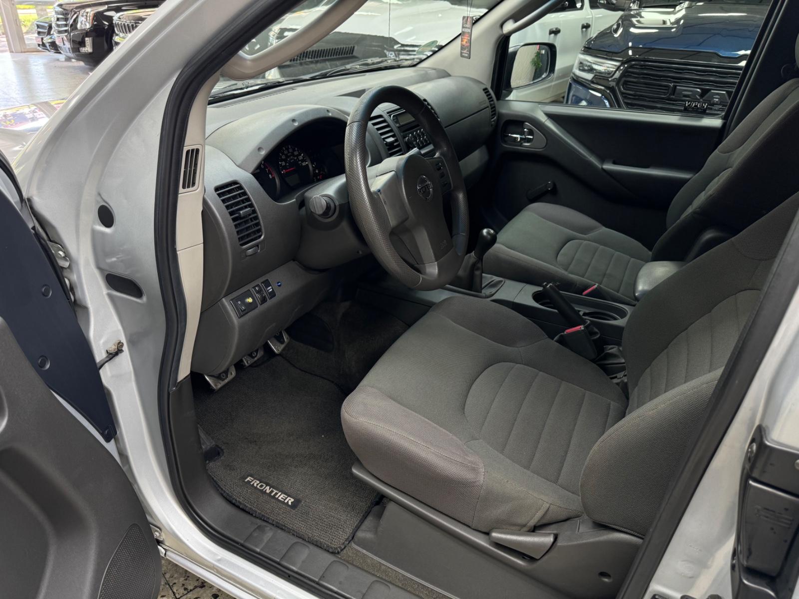 Nissan Frontier 2005 — photo 19