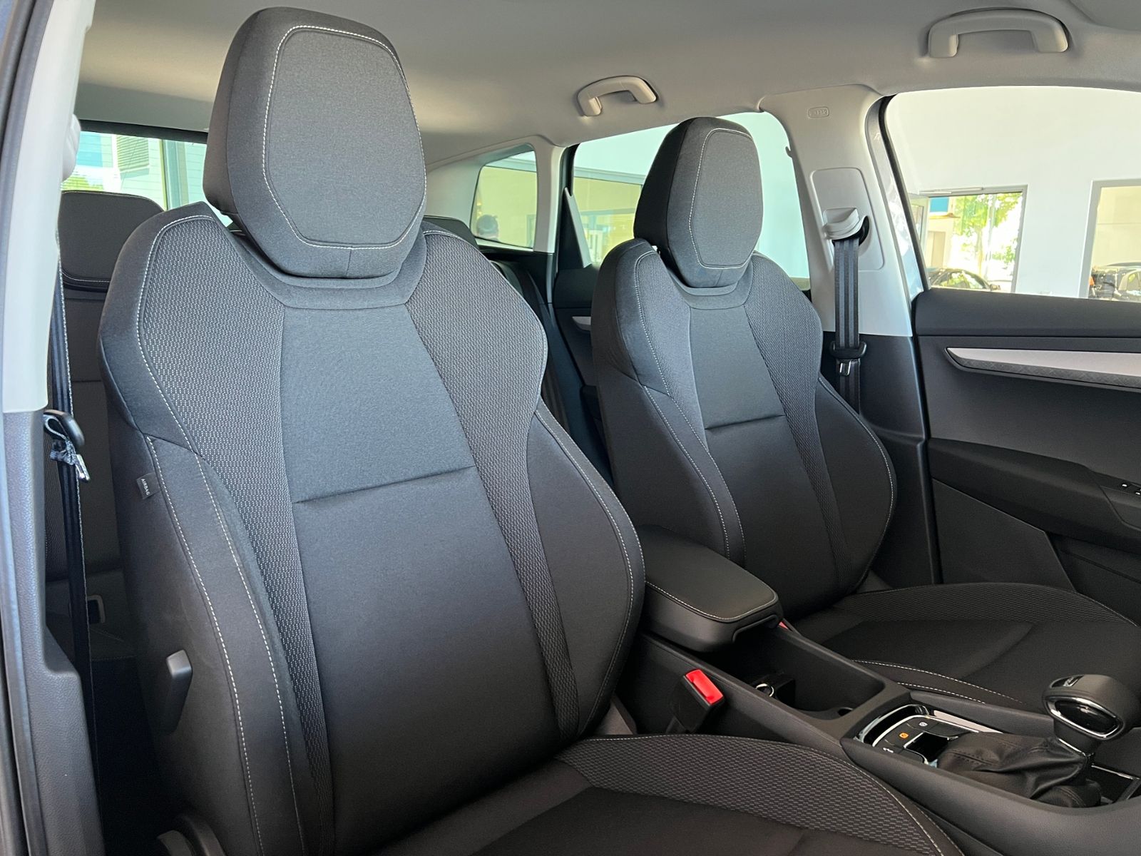 Fahrzeugabbildung SKODA Karoq Selection 1.5 TSI DSG *AHK, LED, 18"-LM*