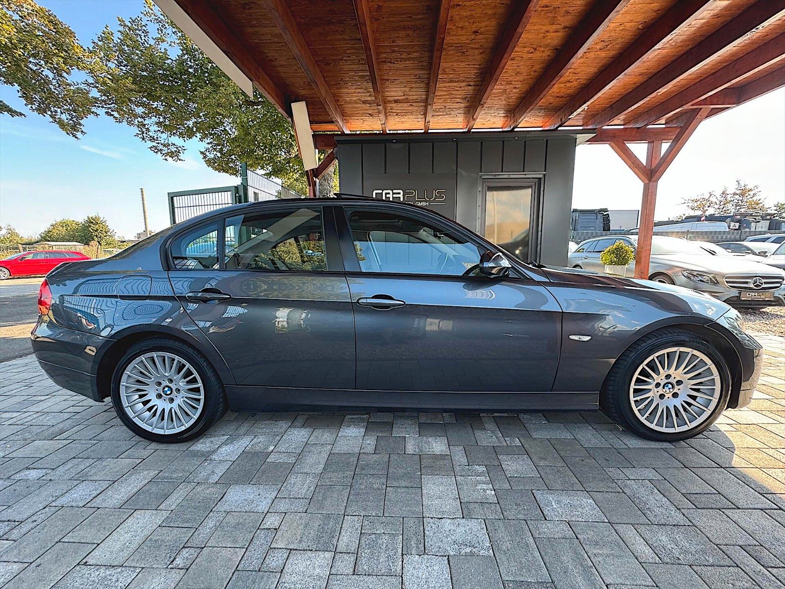 Fahrzeugabbildung BMW 320i Lim. Sport *TÜV NEU*MOTOR Neu*Top Zustand*