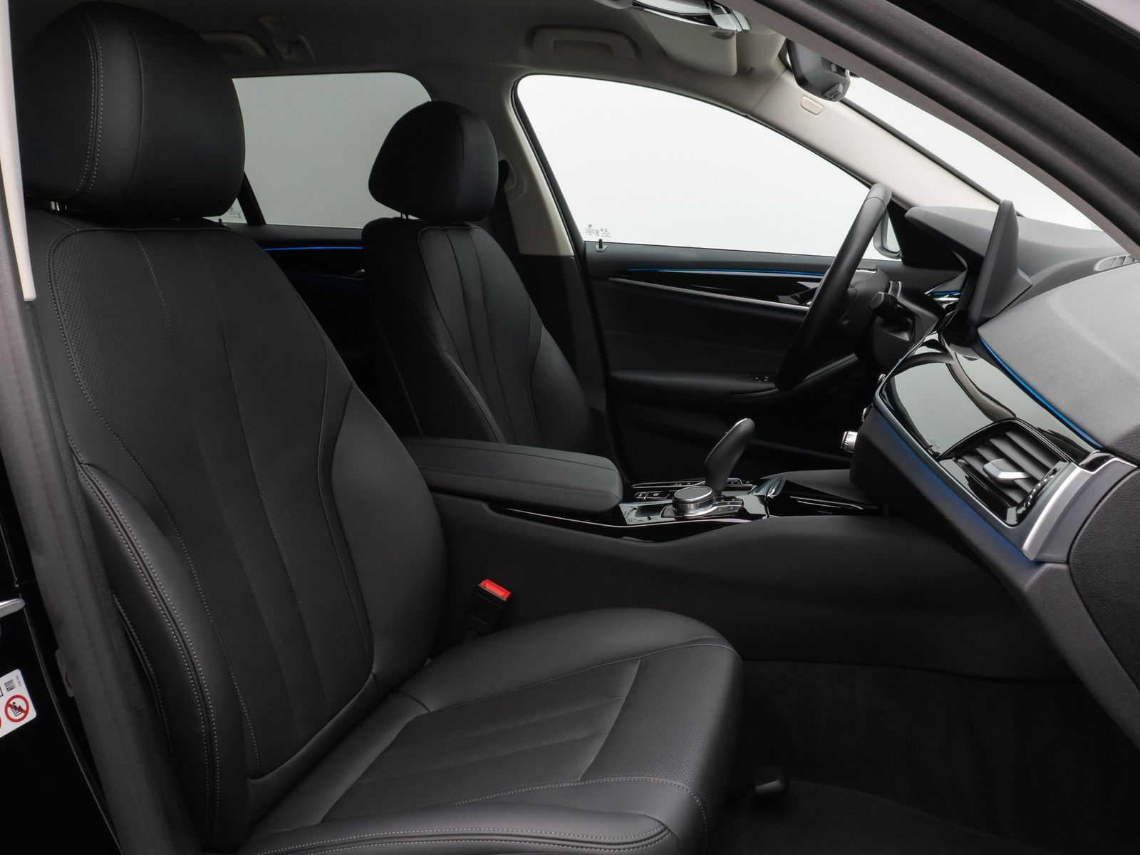 Fahrzeugabbildung BMW 530e Kamera Laser HUD DAB AHK Komfort AlarmLeder