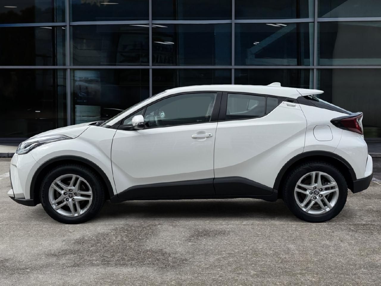 Fahrzeugabbildung Toyota C-HR Hybrid Business Edition