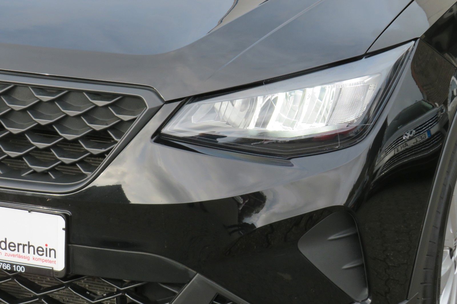 Fahrzeugabbildung SEAT Arona Style DSG LED NAVI DAB GRA PDC 1.HD