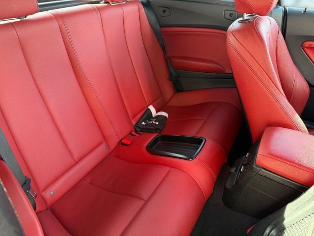 Fahrzeugabbildung BMW 220 i Cabrio +M-PAKET+LED+SHZ+KLIMA+NAVI+UVM+