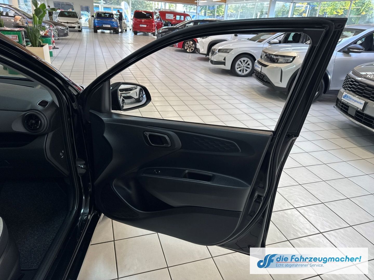 Fahrzeugabbildung Hyundai i10 Trend Navi Apple CarPlay Android Auto Musiks