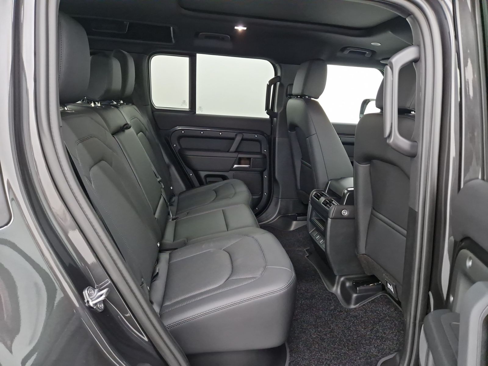 LAND ROVER Defender D250 X-Dynamic SE AHK Pano – Bild 11