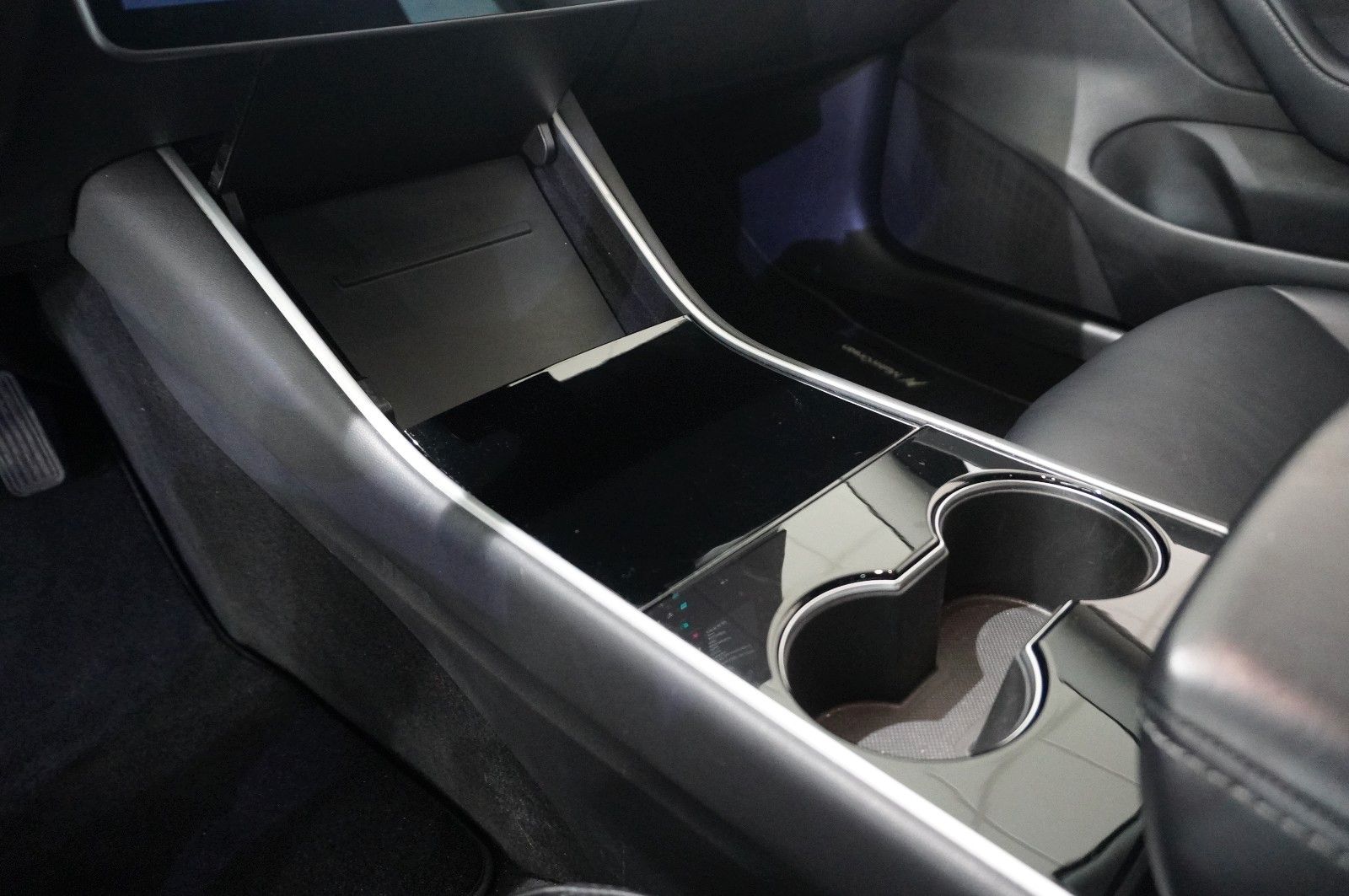 Fahrzeugabbildung Tesla Model 3 Standard Range Plus NAVI/KAMERA/SH/PANO