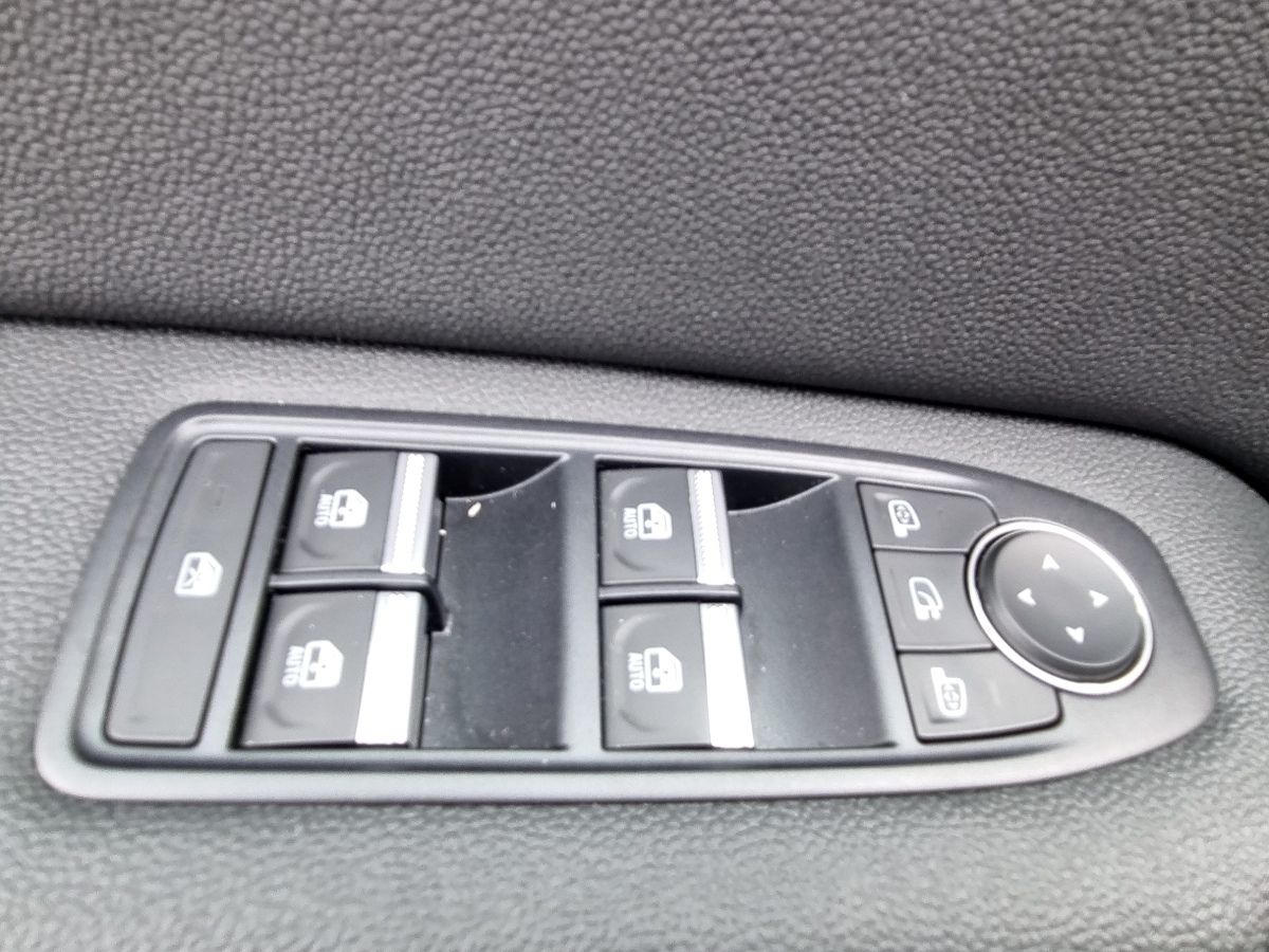 Fahrzeugabbildung Renault Captur INTENS TCe 140 EDC