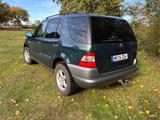 Mercedes-Benz ML 320 - - Mercedes-Benz ML 320 mit Benzin-Antrieb
