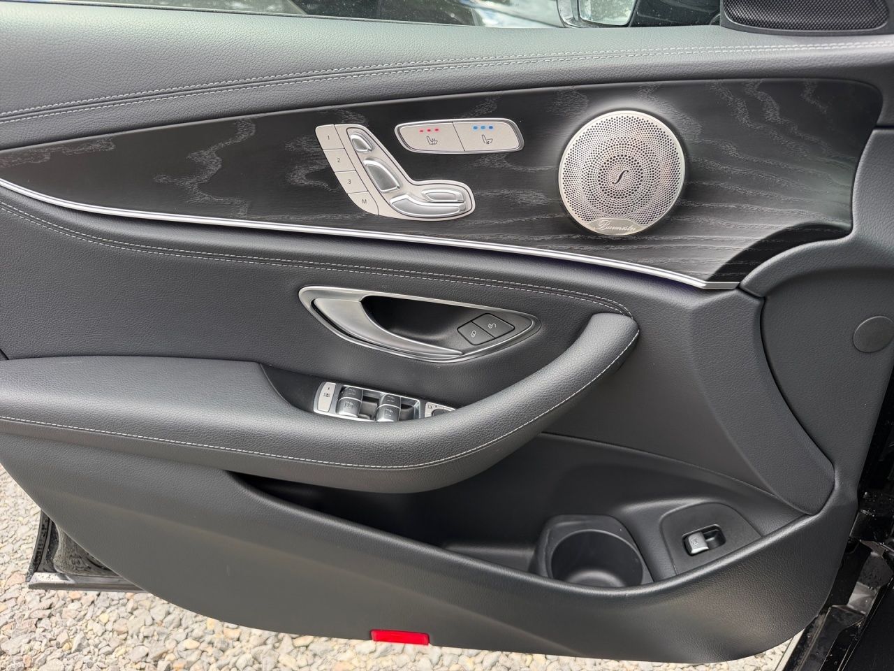 Fahrzeugabbildung Mercedes-Benz E 400 d 4M T Aut. NIGHT+AMG19''+HEADUP+360°+STHZ