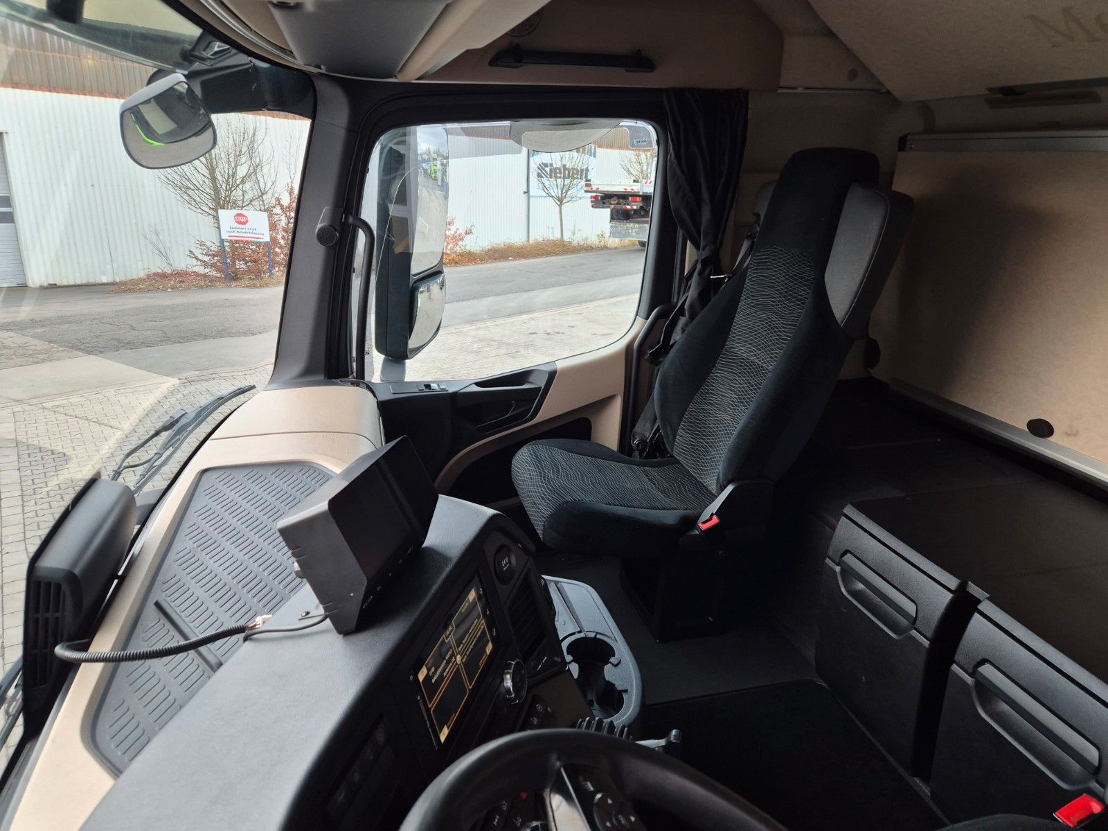 Fahrzeugabbildung Mercedes-Benz Arocs 2548 L 6x2/4 HAD Palfinger T20A AHK