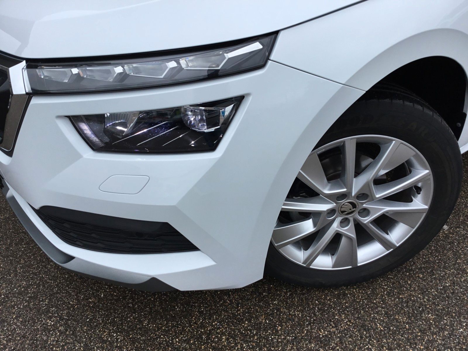 Fahrzeugabbildung SKODA Kamiq 1.5l TSI DSG TOUR+LED+17"+Navi