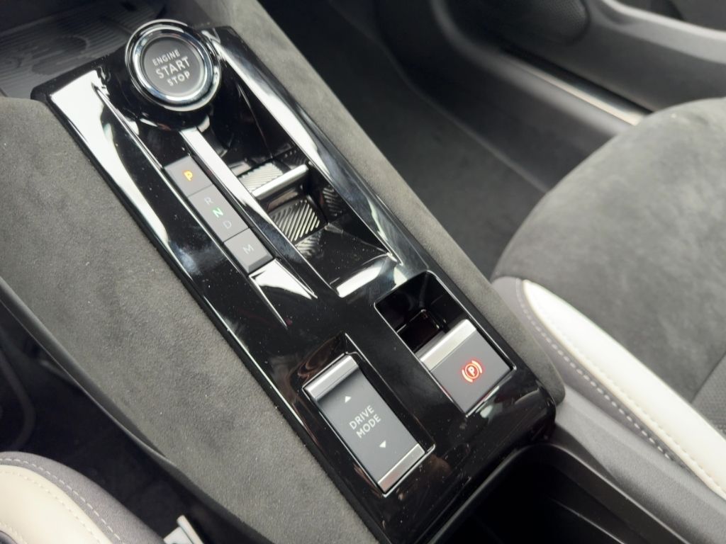 Fahrzeugabbildung Alfa Romeo Junior Sport Speciale Ibrida NAVI WINTER MATRIX