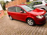 Volkswagen VW TOURAN 2010 - Volkswagen Touran mit Benzin-Antrieb: Limousine, Automatik