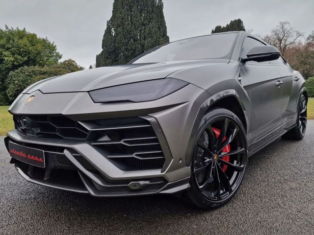 Lamborghini URUS CARBON FOND TV  FULL XPEL MATT AKRAPOVIC