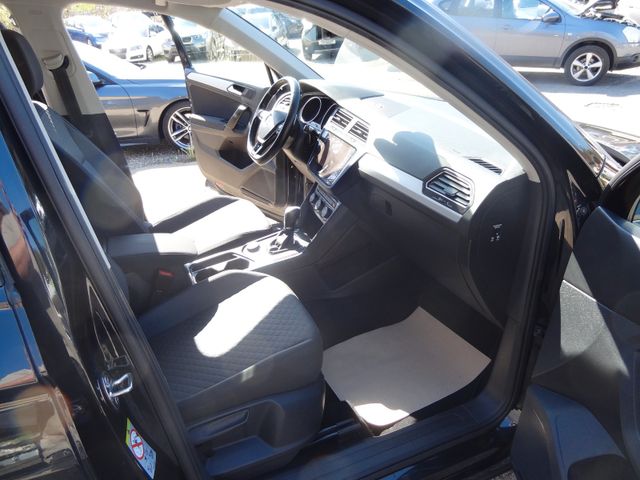 Fahrzeugabbildung Volkswagen Tiguan/R-Line/4x4/DSG/AHK/Navi/Super Optik
