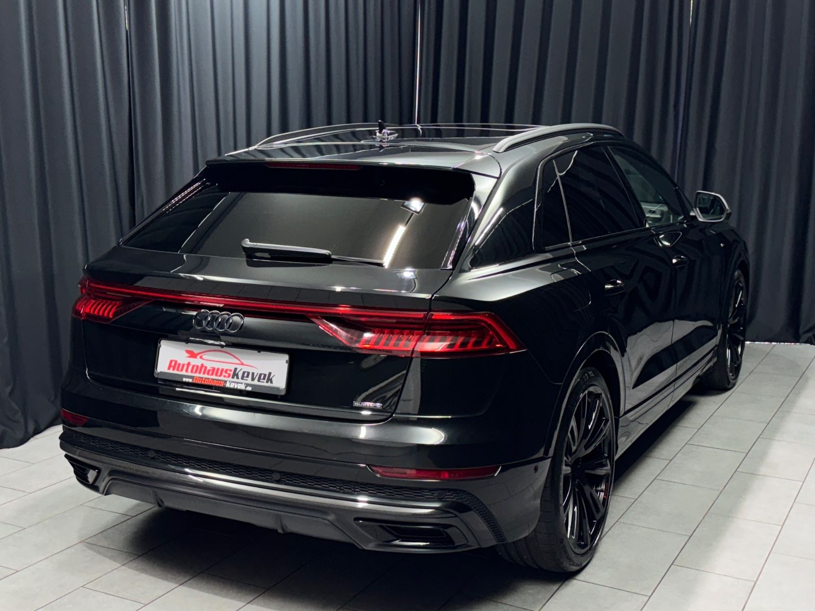 Fahrzeugabbildung Audi Q8 55 TFSI e quattro|B/O|EXCLUSIVE|RS-SITZE|VOLL