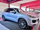 Porsche Cayenne Diesel Platinum Edition Bose 21Zoll PASM - Porsche Cayenne: Platinum Edition
