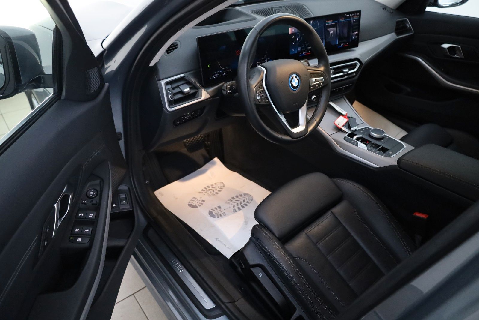 Fahrzeugabbildung BMW 330 e Touring,Leder,Navi,LED,Kamera,HUD, Curved