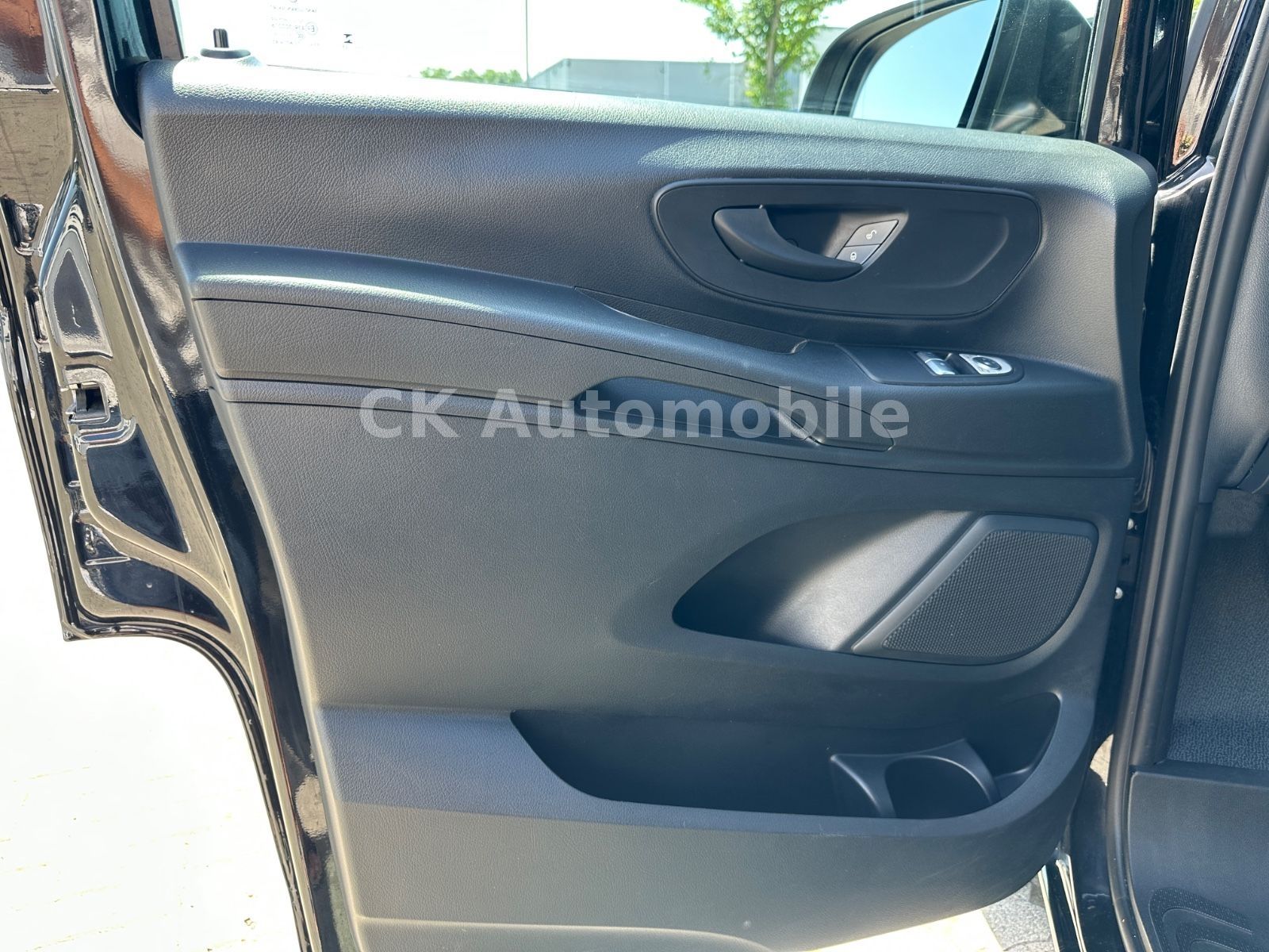 Fahrzeugabbildung Mercedes-Benz Vito Tourer 119 PRO lang/9 Sitze/Navi/LED/Kamera
