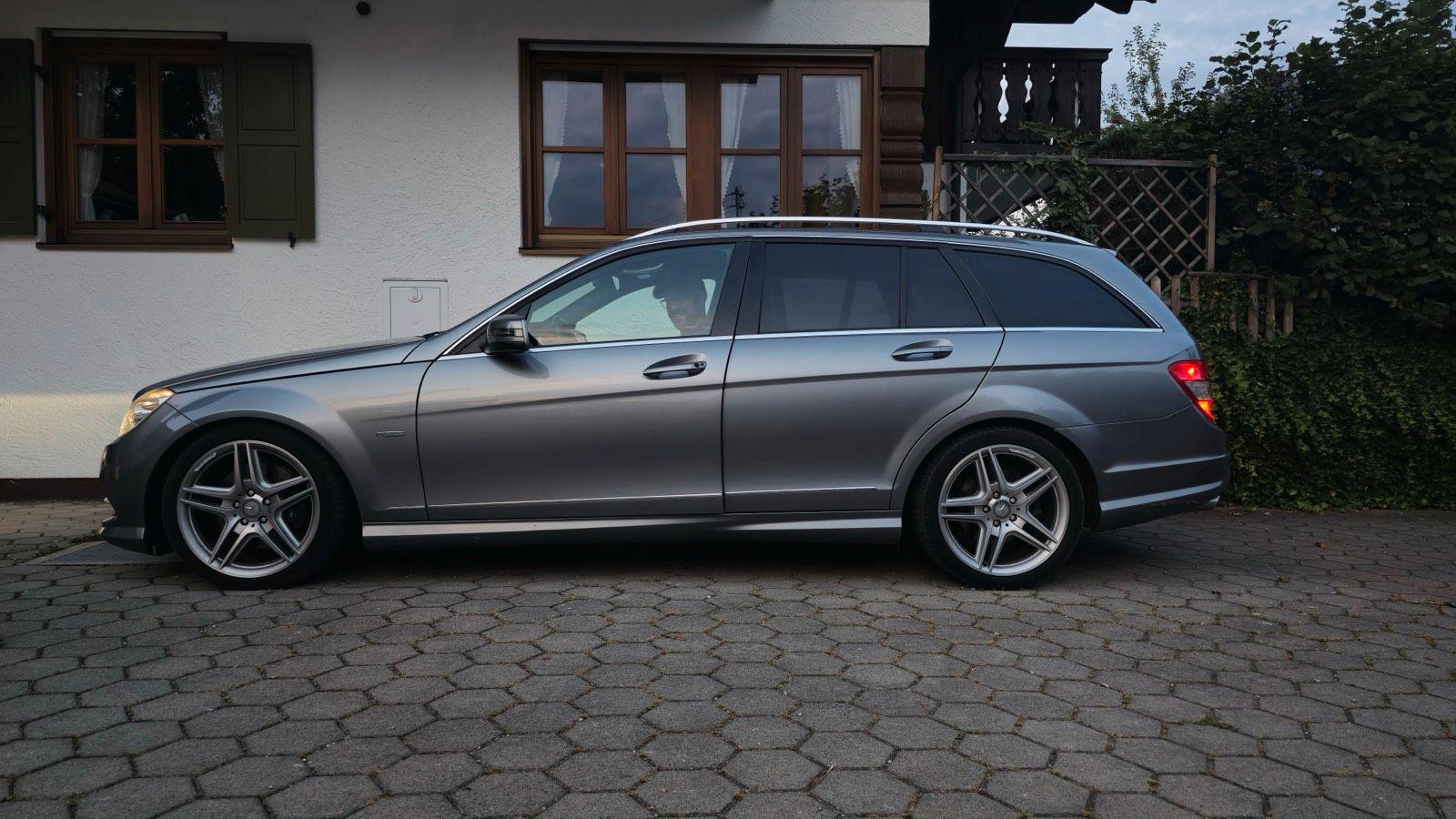 Mercedes-Benz C250 2011 — салон