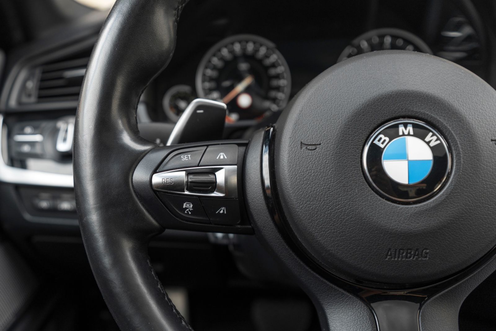 Fahrzeugabbildung BMW 550IX M-SPORTPAKET HUD B&O ACC HUD KAM TOTW