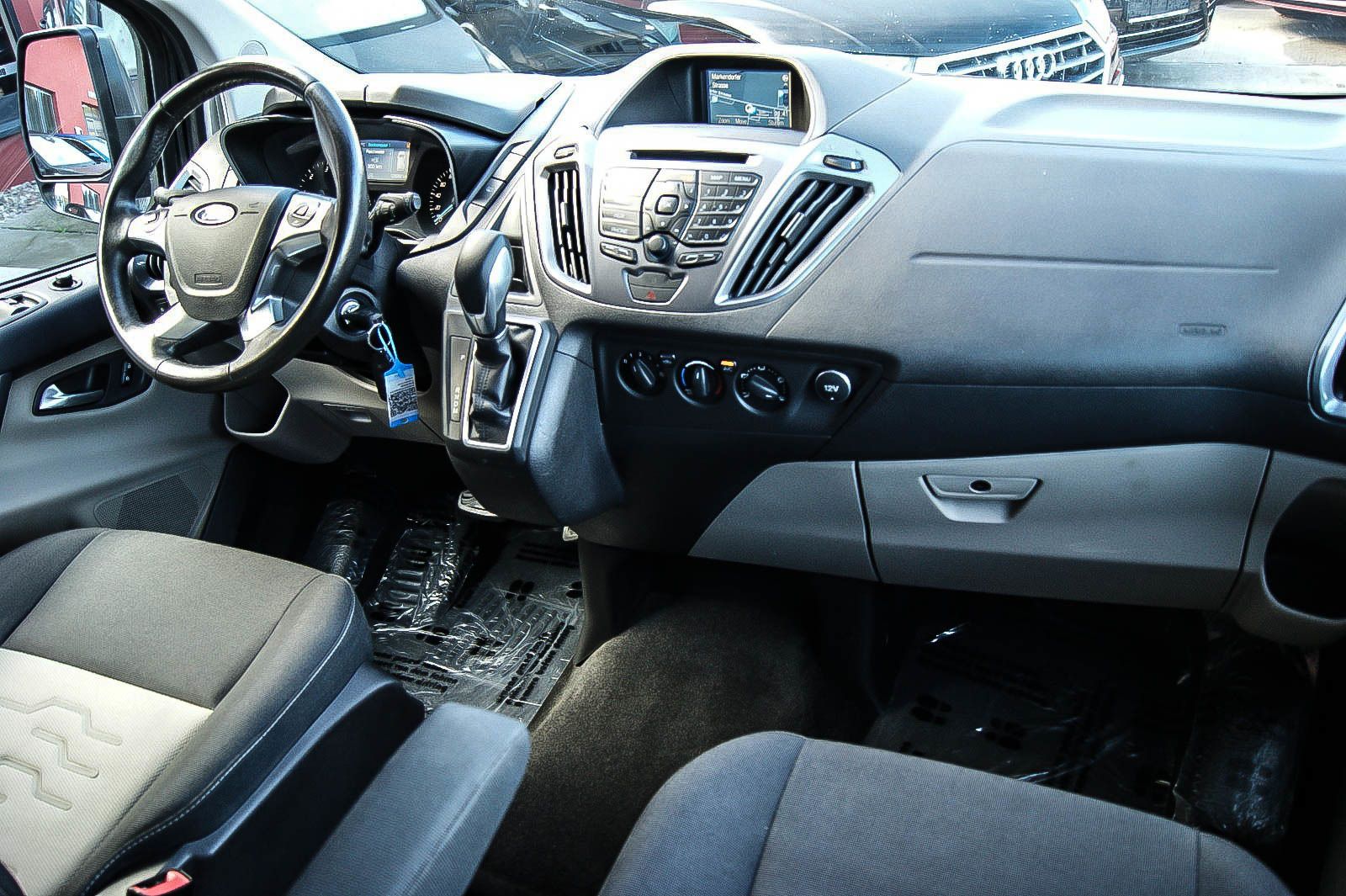 Fahrzeugabbildung Ford Tourneo Custom 2.0TDCi Auto 8-SITZE NAVI 1.HAND