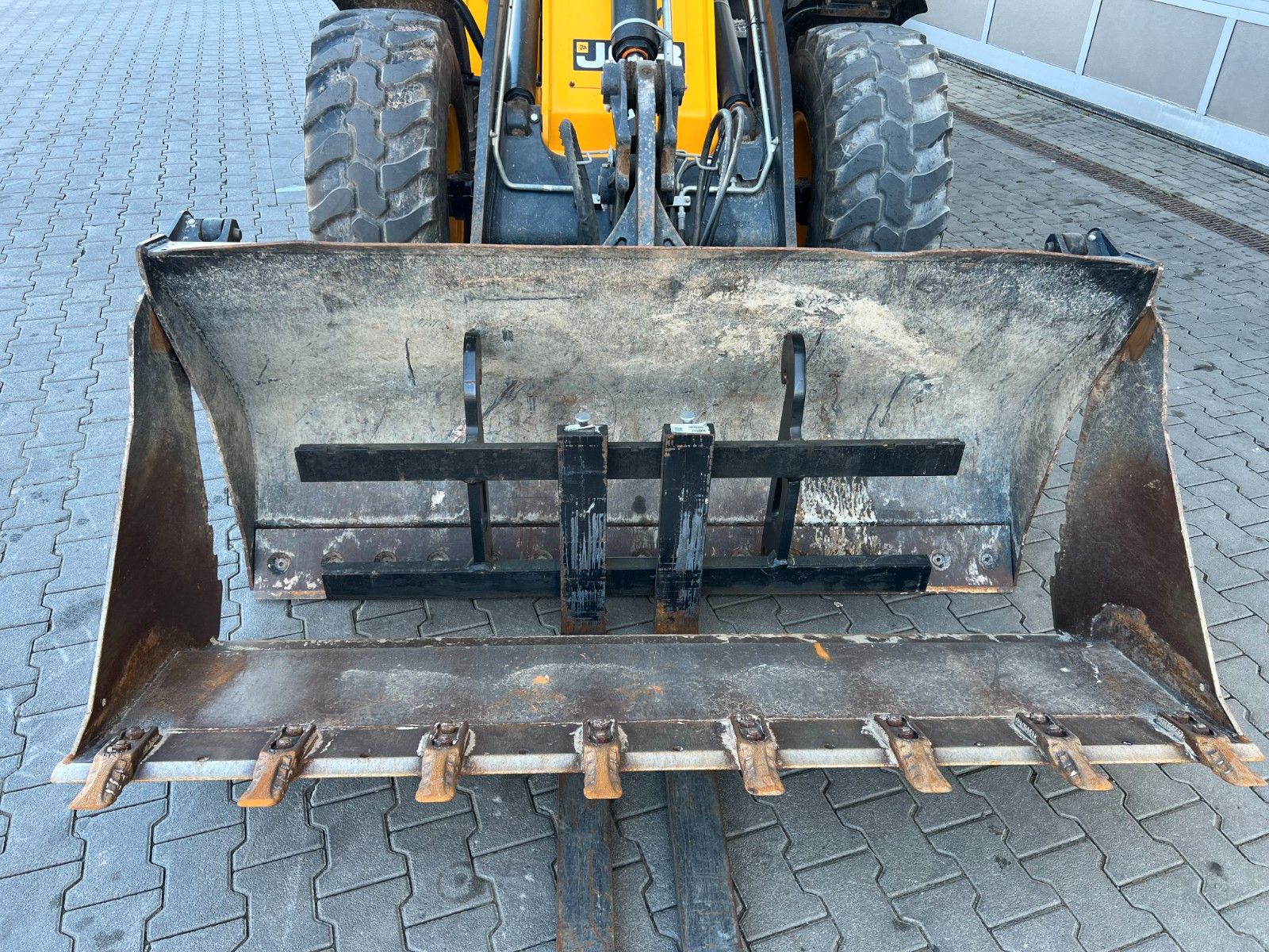 Fahrzeugabbildung JCB 409 SV / nur 758h! / Klappschaufel / Gabel