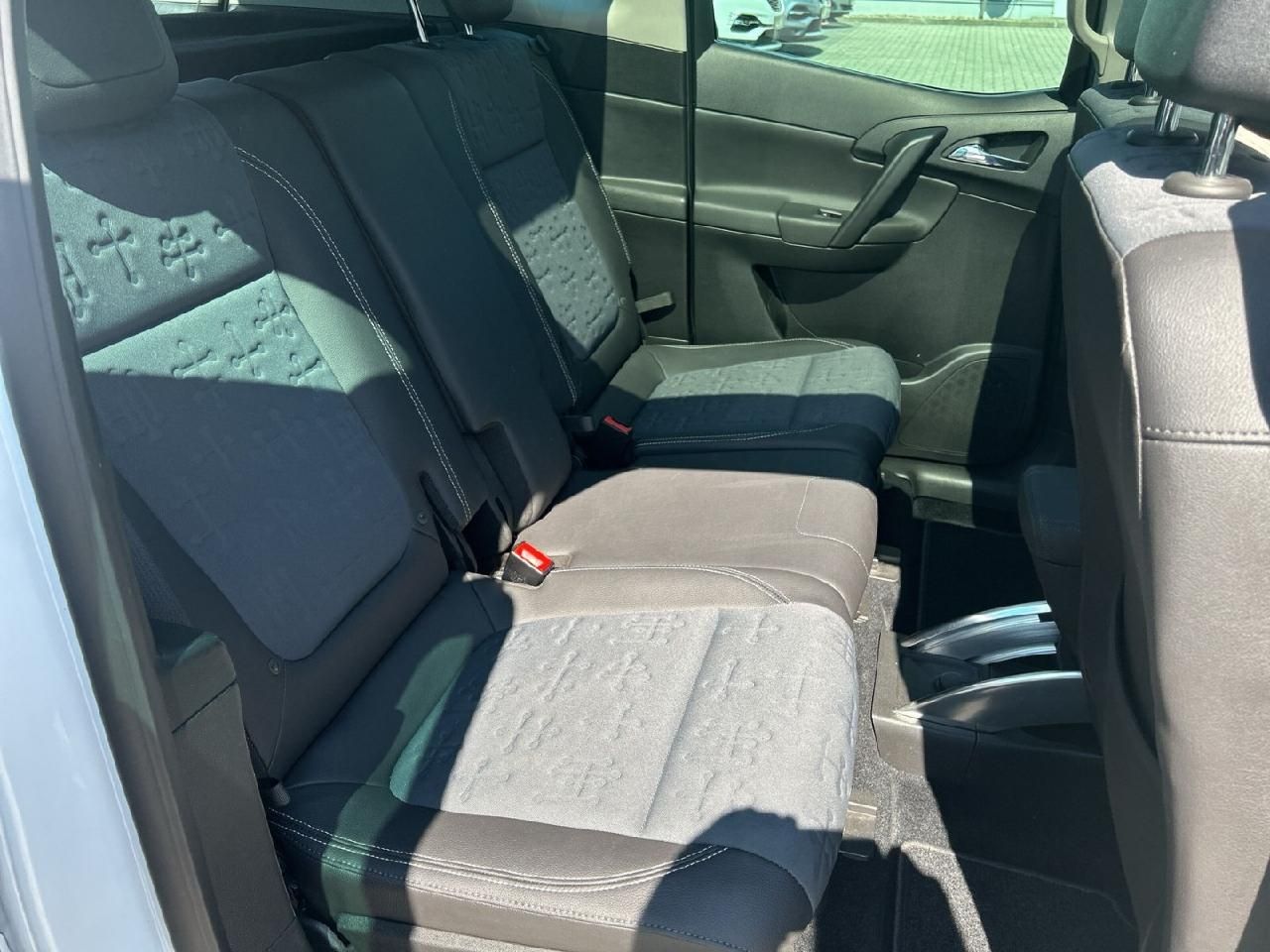 Fahrzeugabbildung Opel Meriva B Innovation, AHK, Panoramadach