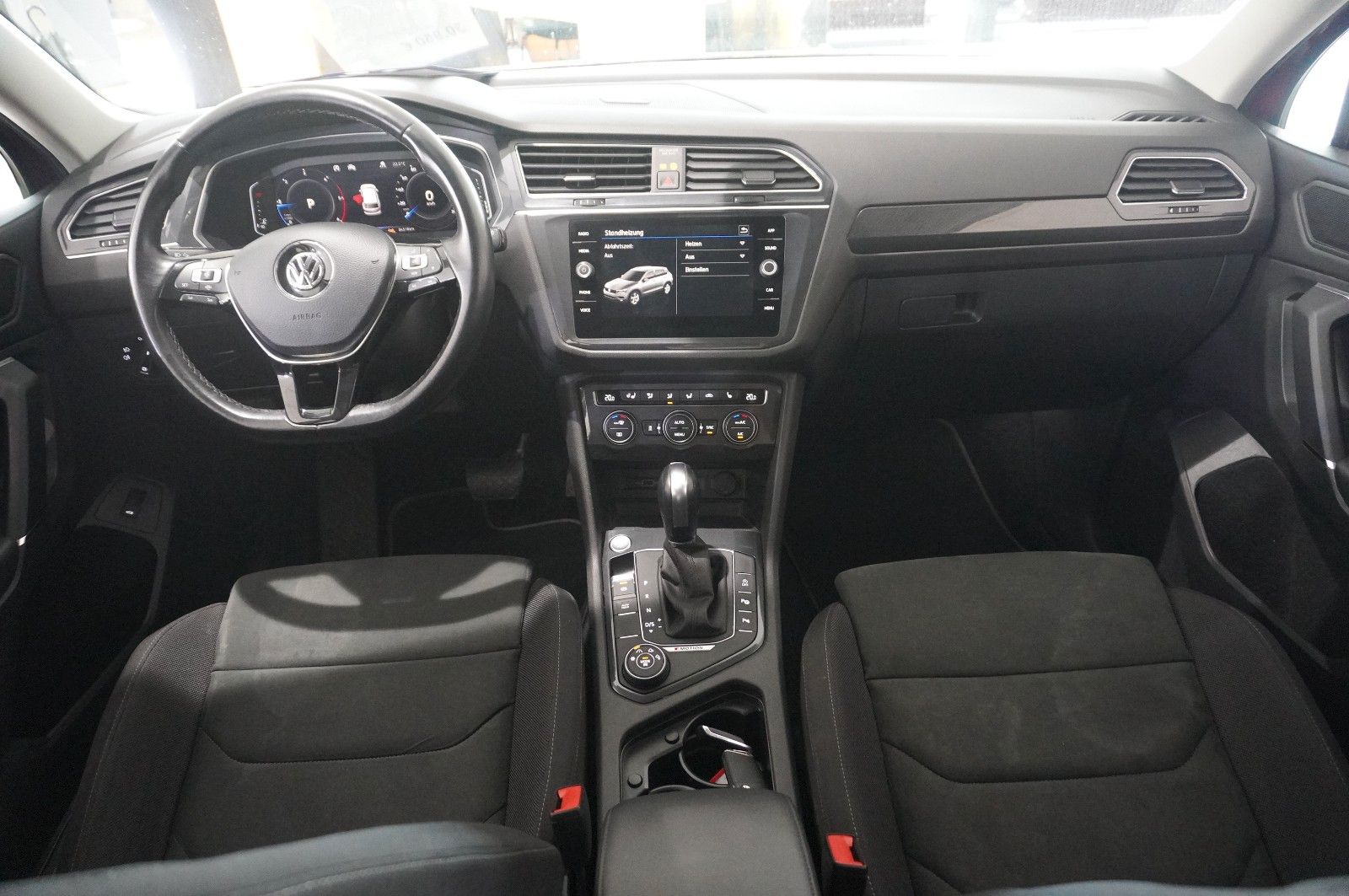 Fahrzeugabbildung Volkswagen Tiguan Allspace 2.0D 4M R-LINE 7-SITZER NAVI/AHK