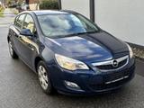 Opel Astra J 1.6 Edition nur Export / Wiederverkäufer - Opel Astra aus 2010: 1.6
