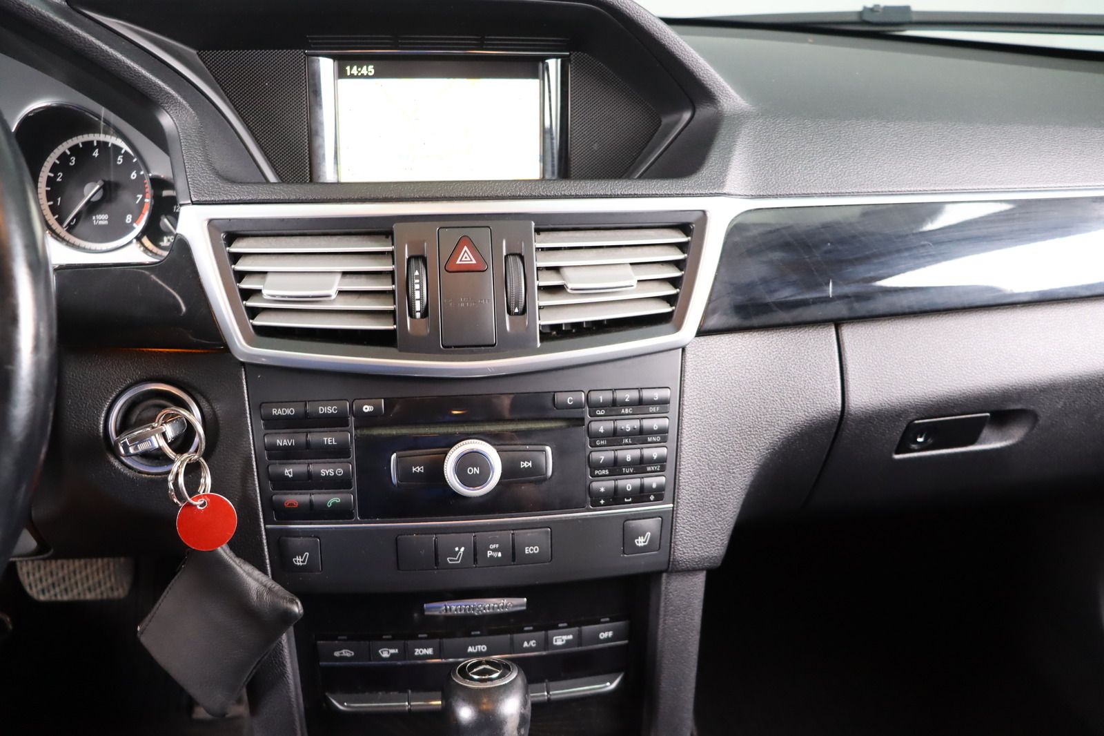 Fahrzeugabbildung Mercedes-Benz E 200 AVANTGARDE * Xenon * HU/AU 07.26