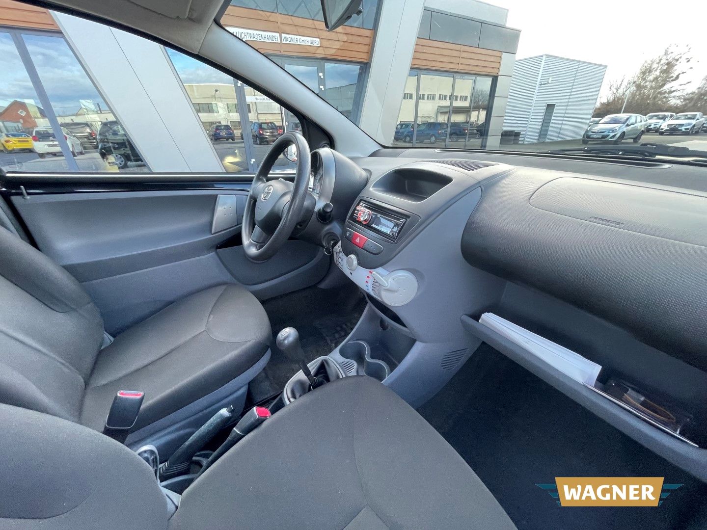 Fahrzeugabbildung Toyota Aygo Basis Servolenkung Radio TÜV 05/2026