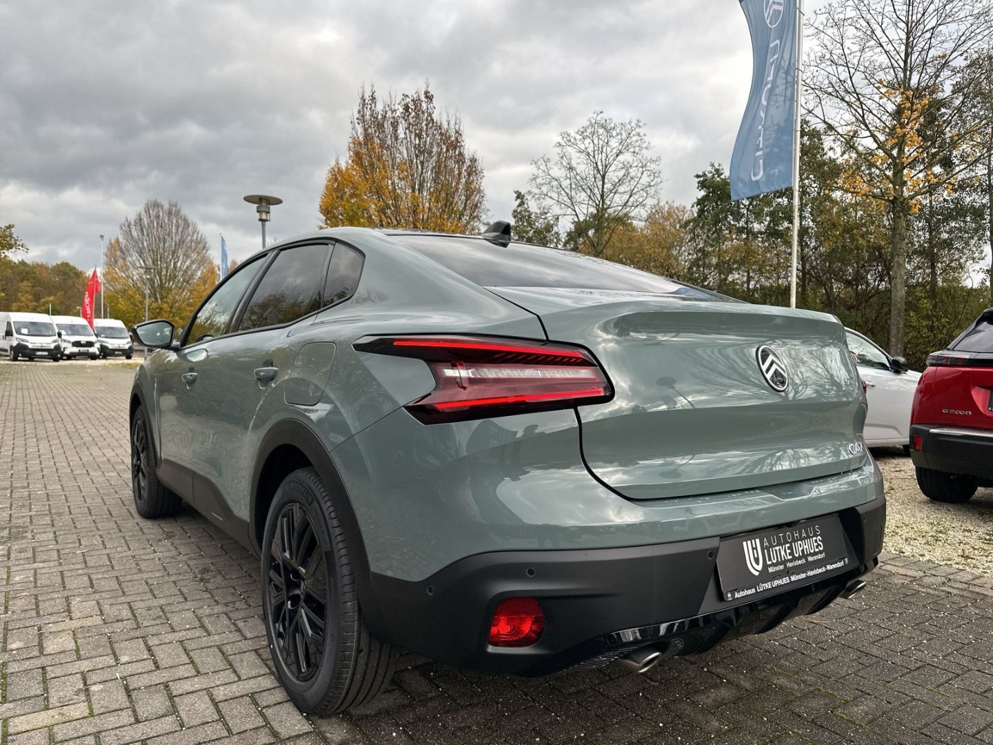 Fahrzeugabbildung Citroën C4 X Max Hybrid 145 El. Pano Navi CarPlay SHZ