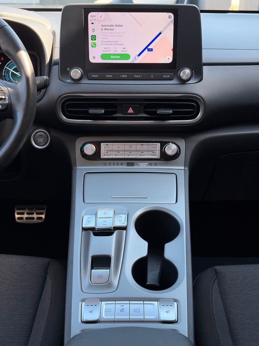 Fahrzeugabbildung Hyundai KONA E Select SHZ LHZ ACC LKA LFA Navi CarPlay