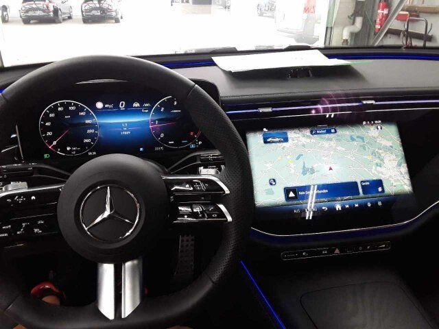 Fahrzeugabbildung Mercedes-Benz E 450 d AMG Advan+ HYPER Pano FahrAssi KeyGo 20"