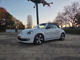 Volkswagen New Beetle - weiße Volkswagen New Beetle